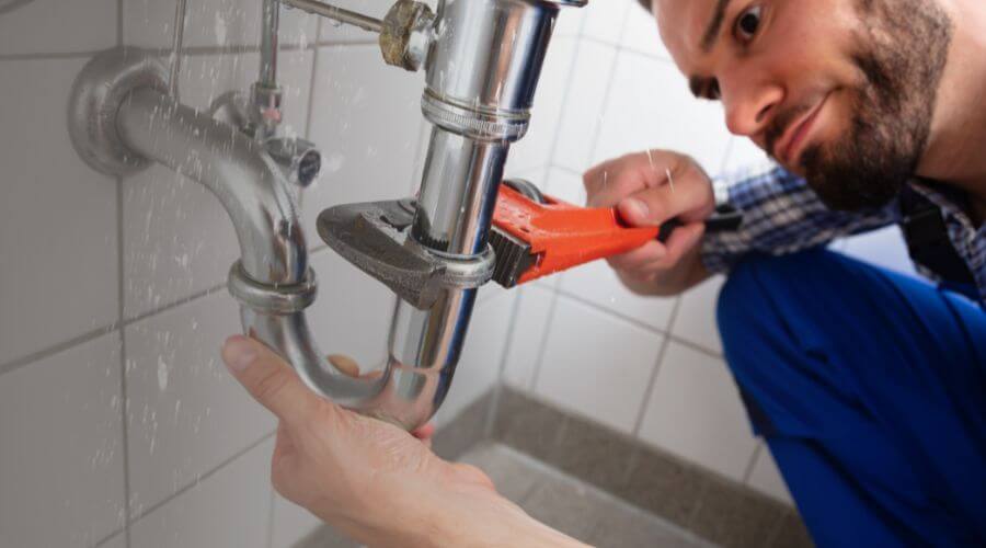 Expert burst pipe repair services in Cherokee, KS
